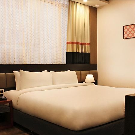 Minla Hotel Bangalore Bagian luar foto