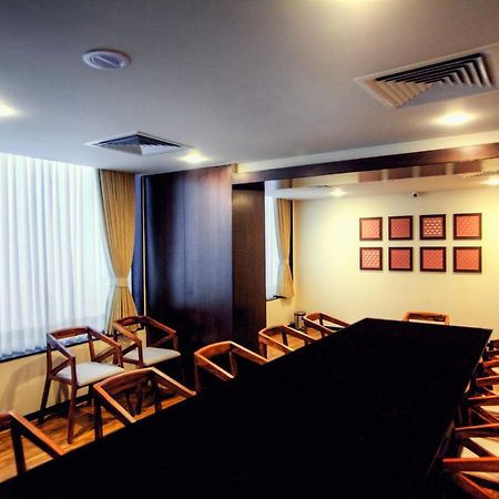 Minla Hotel Bangalore Bagian luar foto