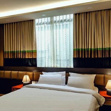 Minla Hotel Bangalore Bagian luar foto