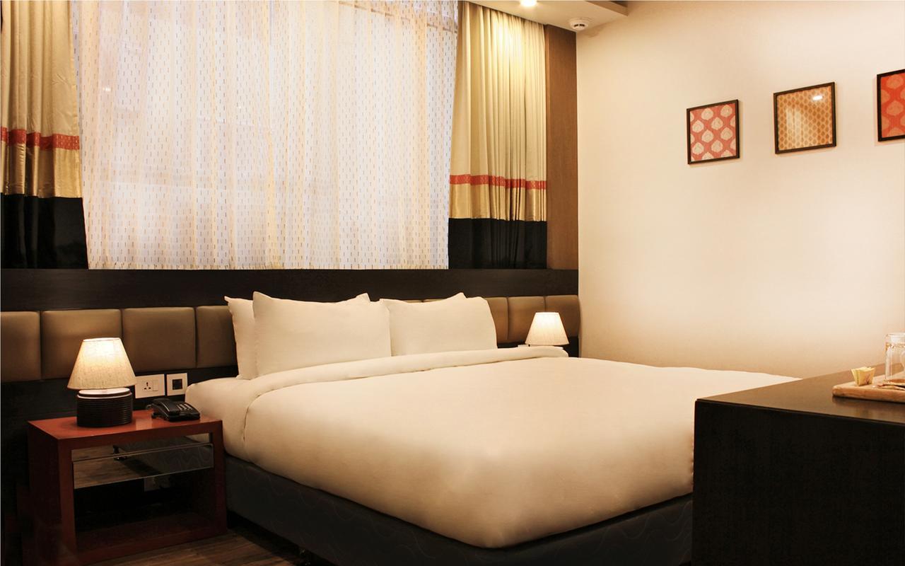 Minla Hotel Bangalore Bagian luar foto