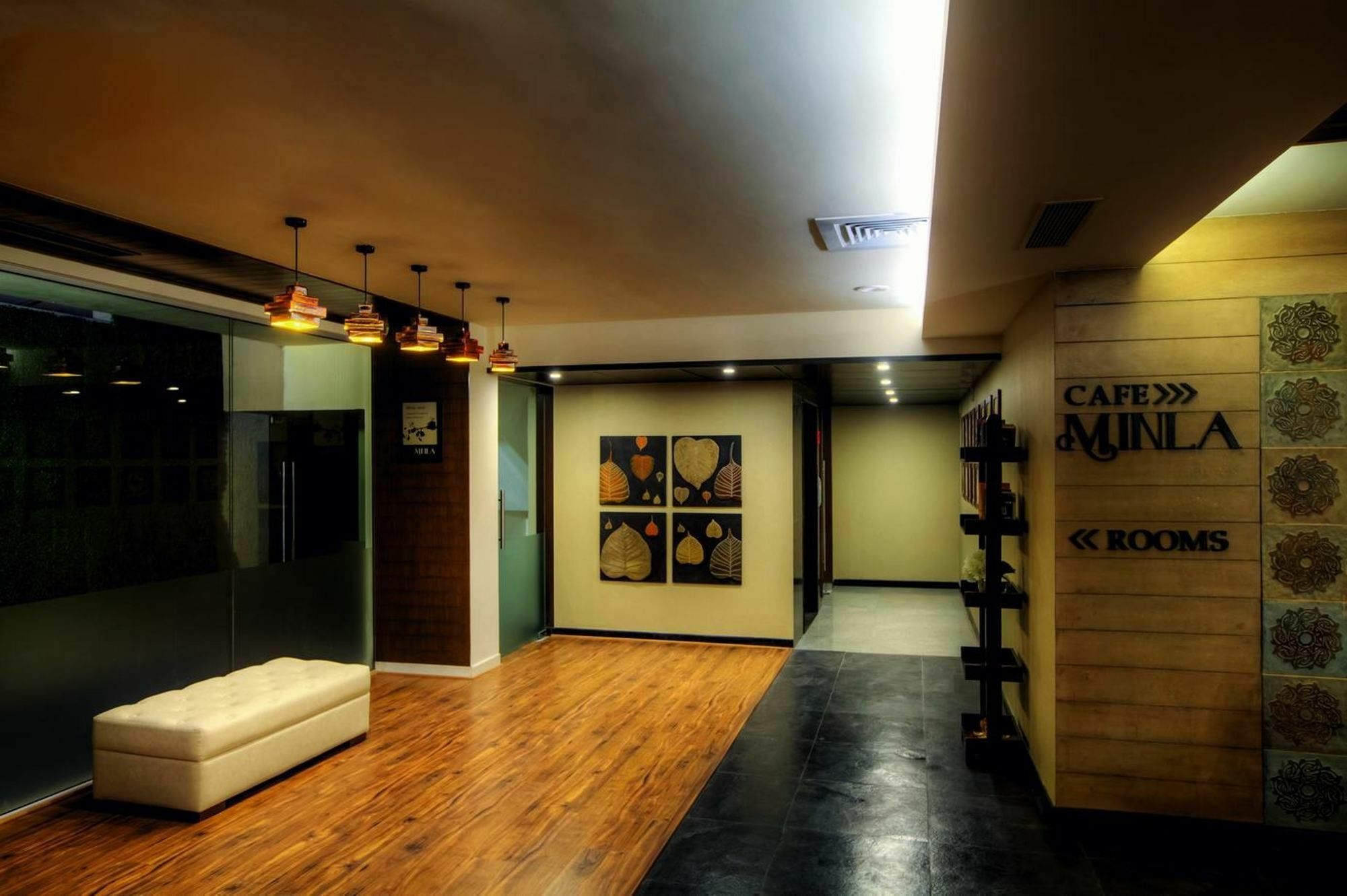 Minla Hotel Bangalore Bagian luar foto