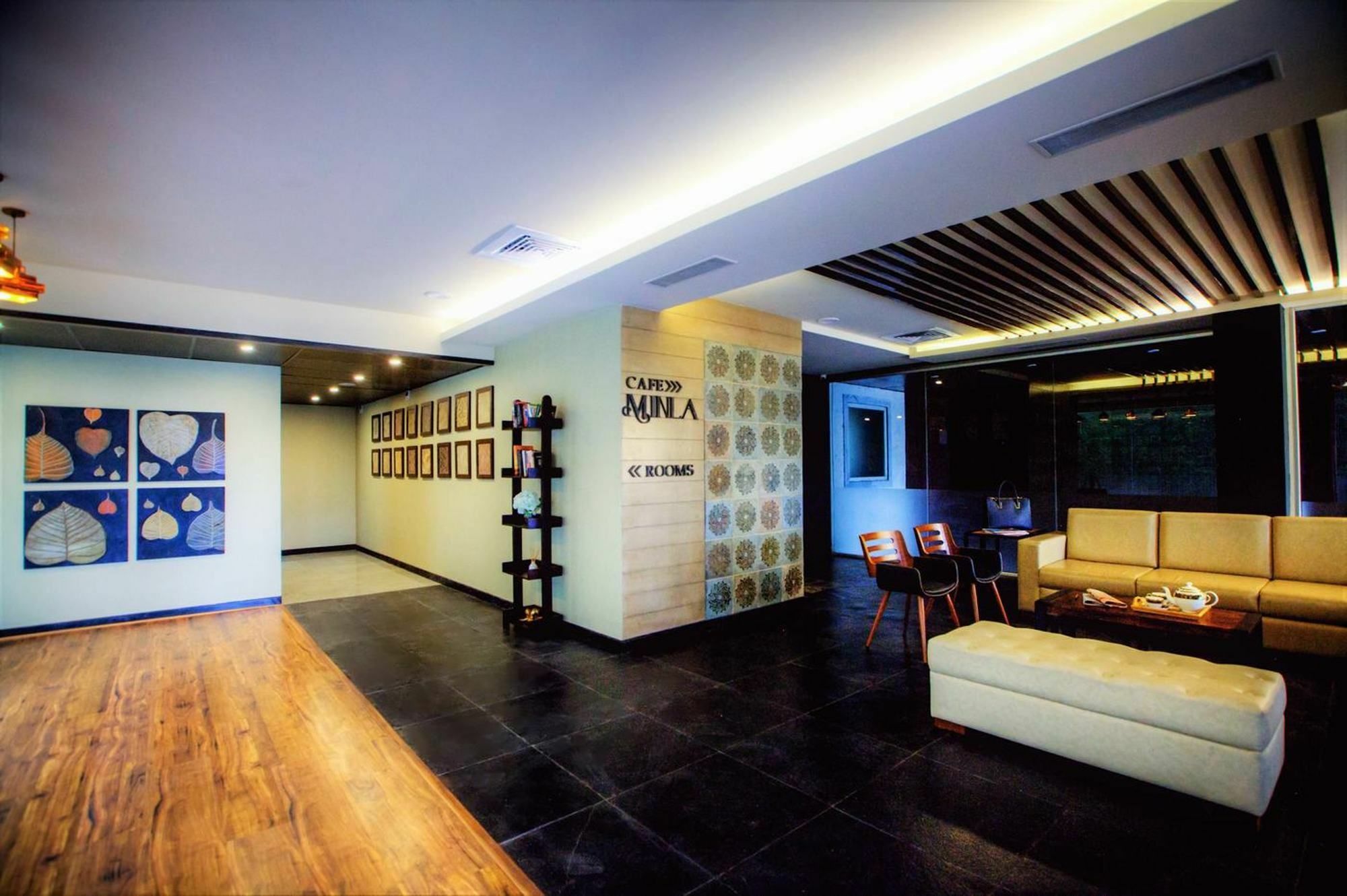 Minla Hotel Bangalore Bagian luar foto