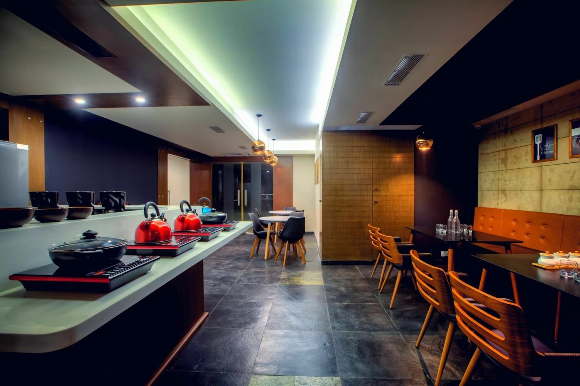 Minla Hotel Bangalore Bagian luar foto