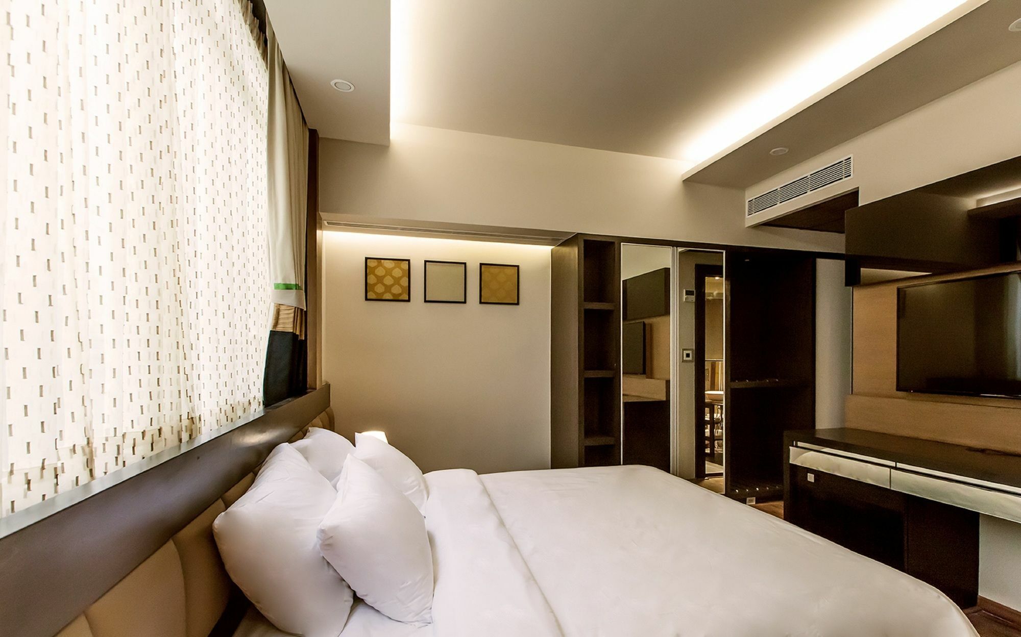 Minla Hotel Bangalore Bagian luar foto
