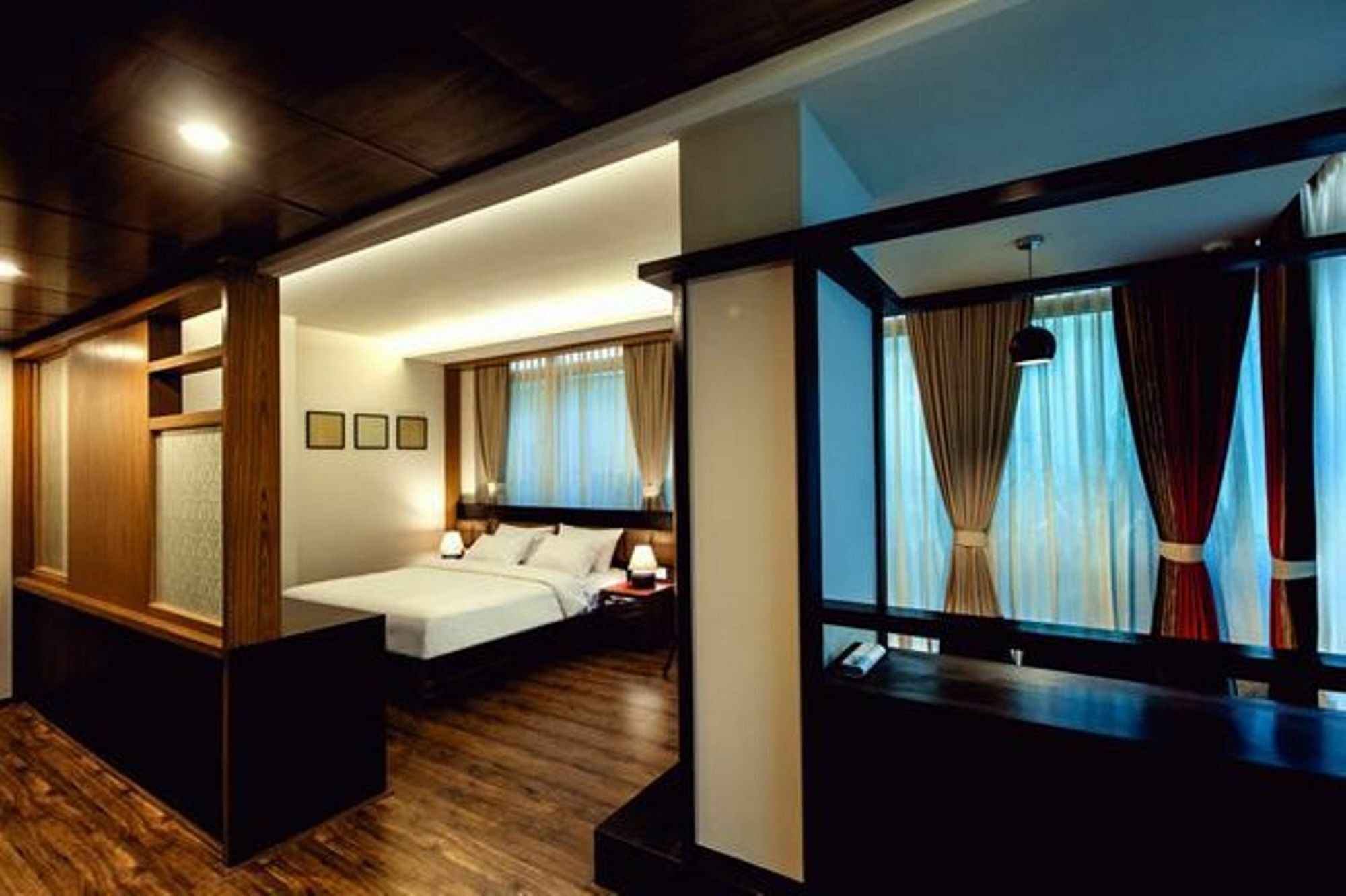 Minla Hotel Bangalore Bagian luar foto