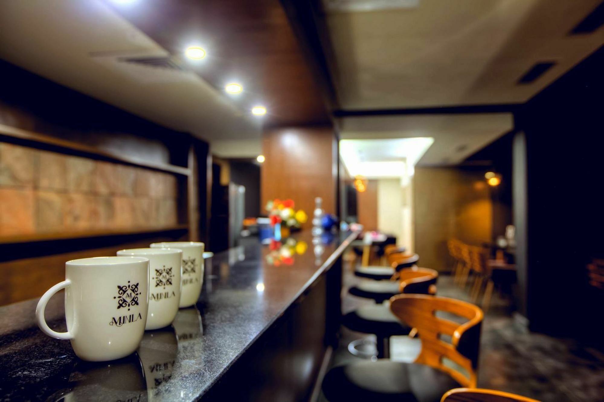 Minla Hotel Bangalore Bagian luar foto