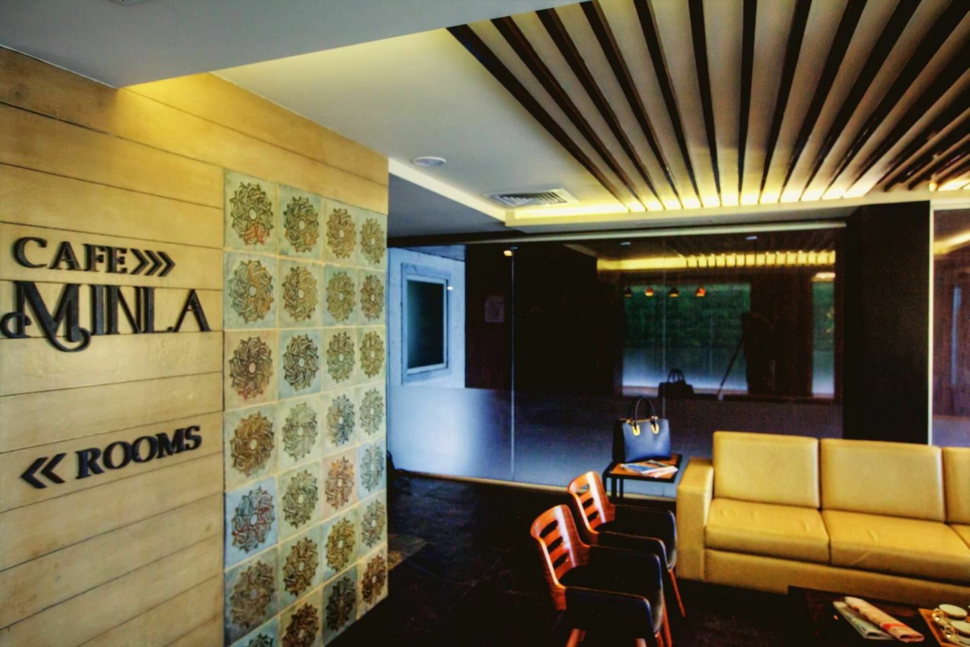 Minla Hotel Bangalore Bagian luar foto