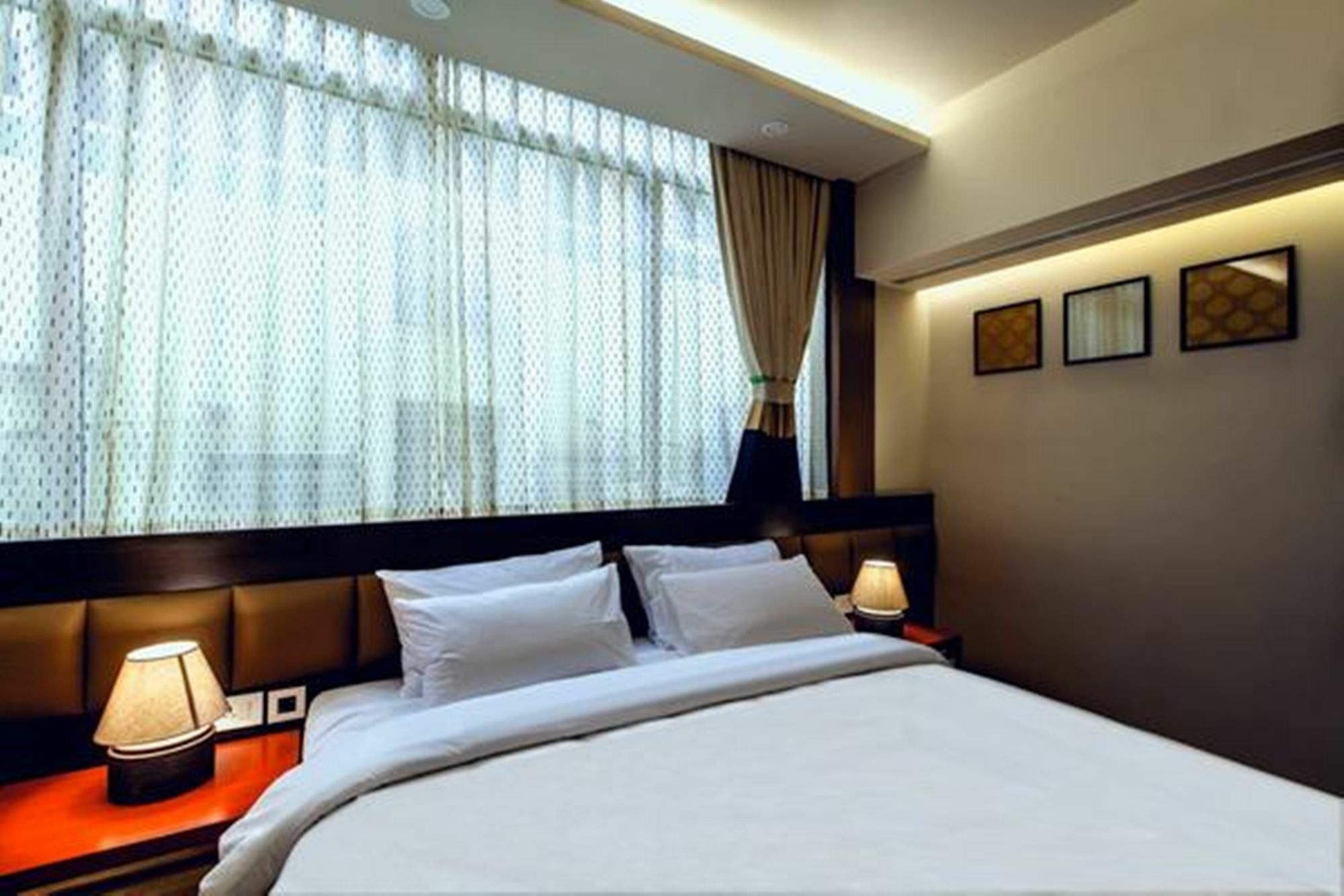 Minla Hotel Bangalore Bagian luar foto