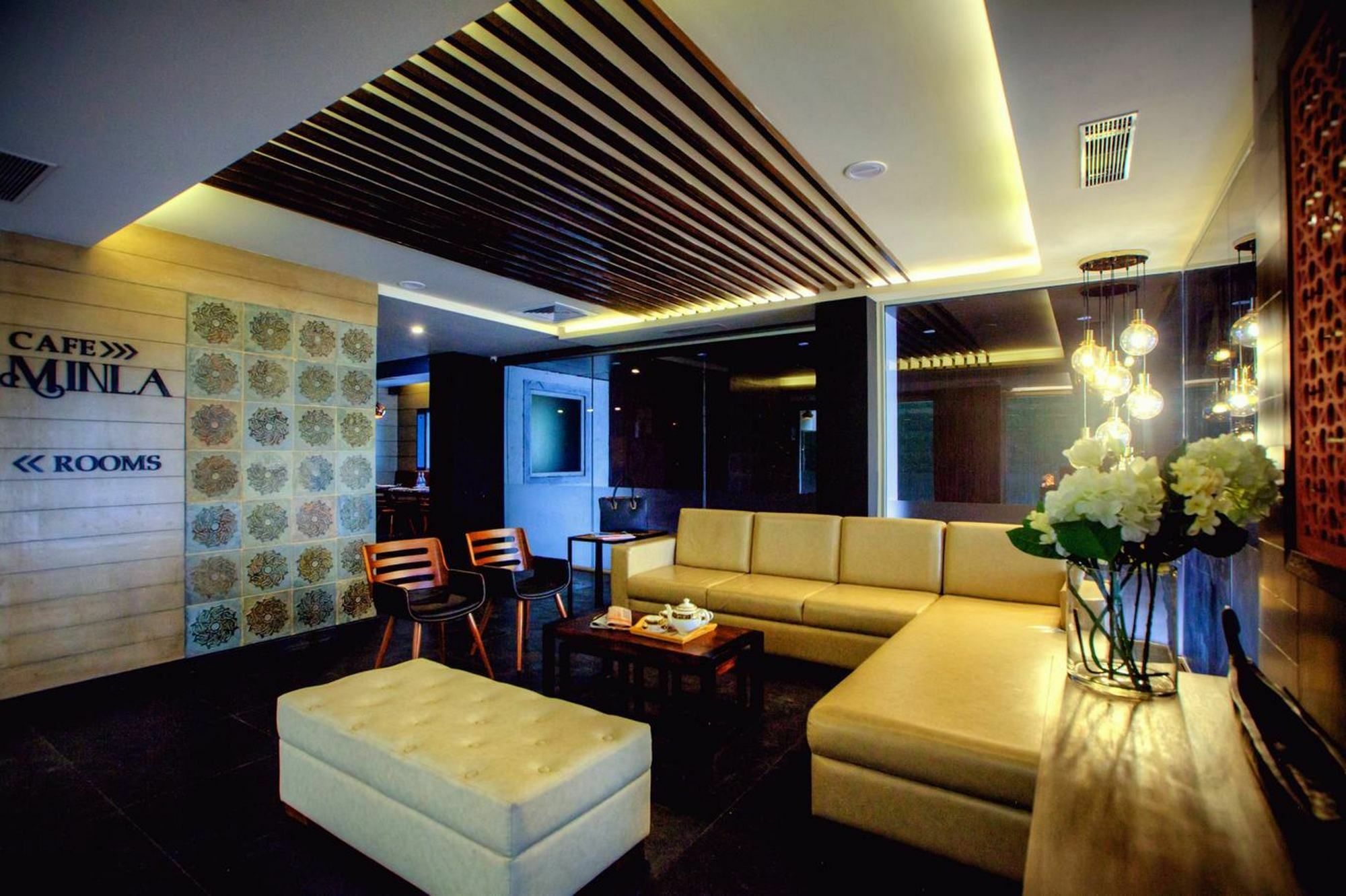 Minla Hotel Bangalore Bagian luar foto