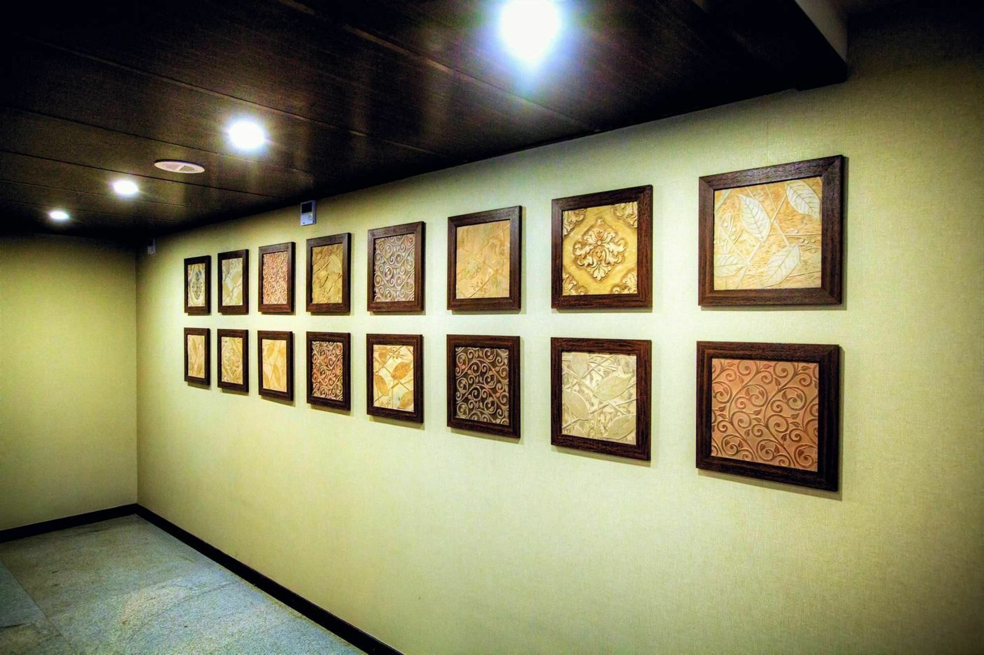 Minla Hotel Bangalore Bagian luar foto