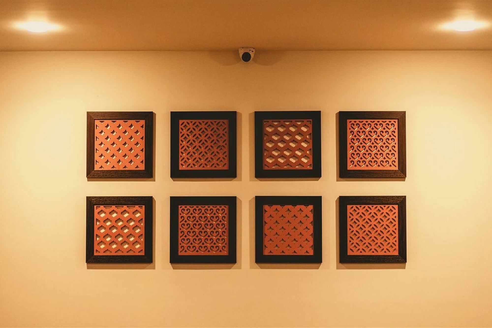 Minla Hotel Bangalore Bagian luar foto